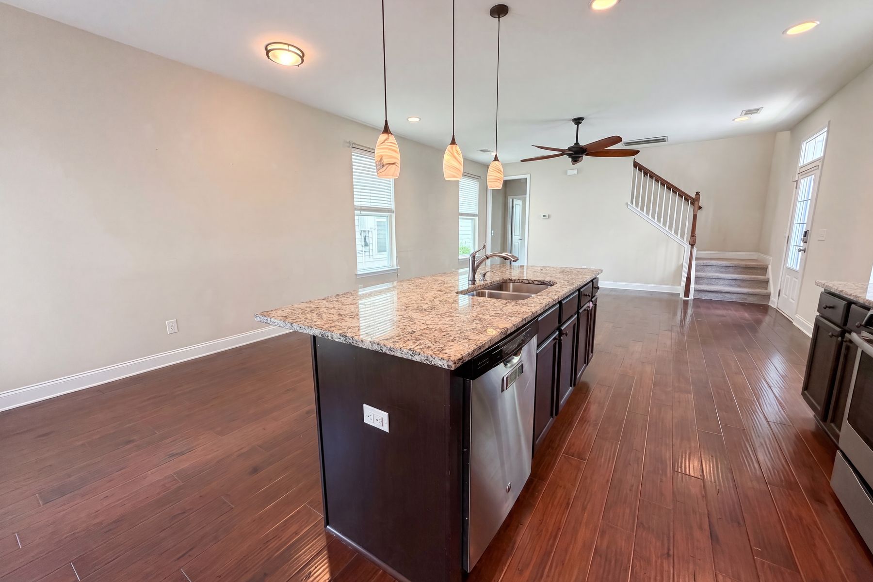 Photo 2 of 15 of 1013 Ashley Garden Blvd, Charleston, SC