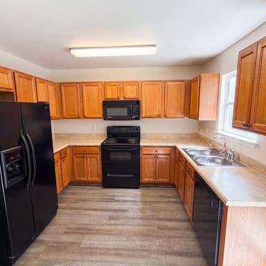 Property photo 2 of 1131 Jordans Pond Ln