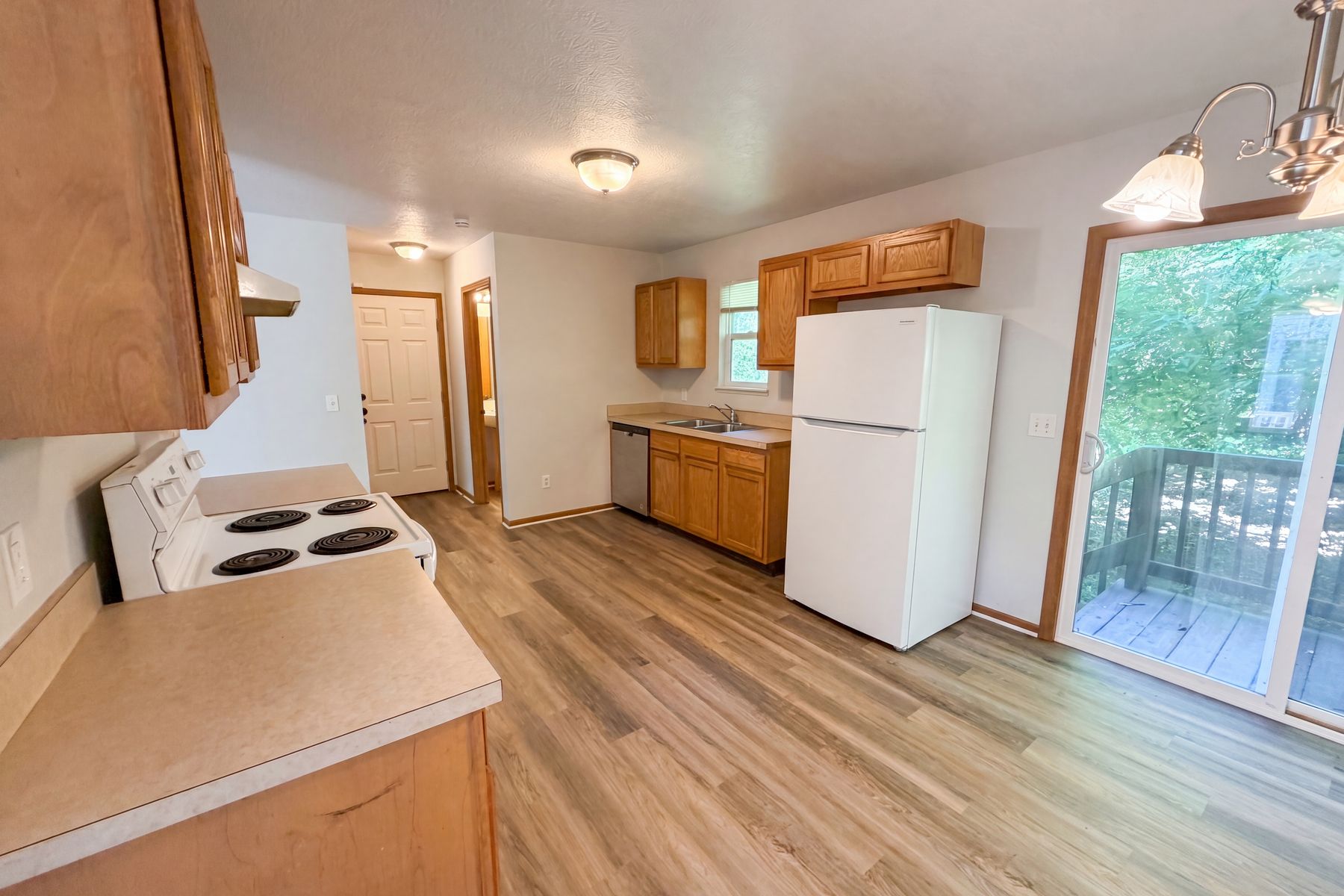 Photo 2 of 19 of 1004 Bellows St, Akron, OH