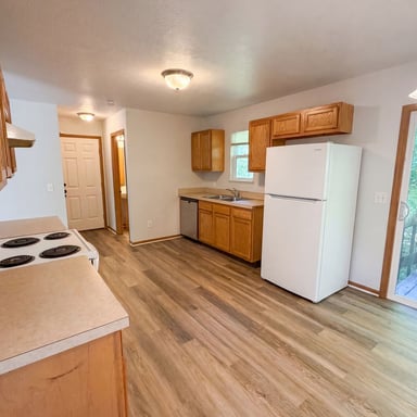 Property photo 2 of 1004 Bellows St
