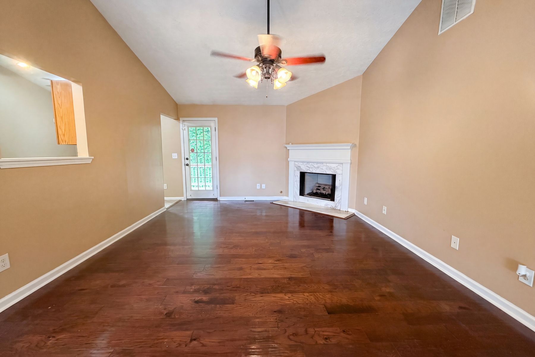 Property photo 3 of 2195 Clayton Rdg