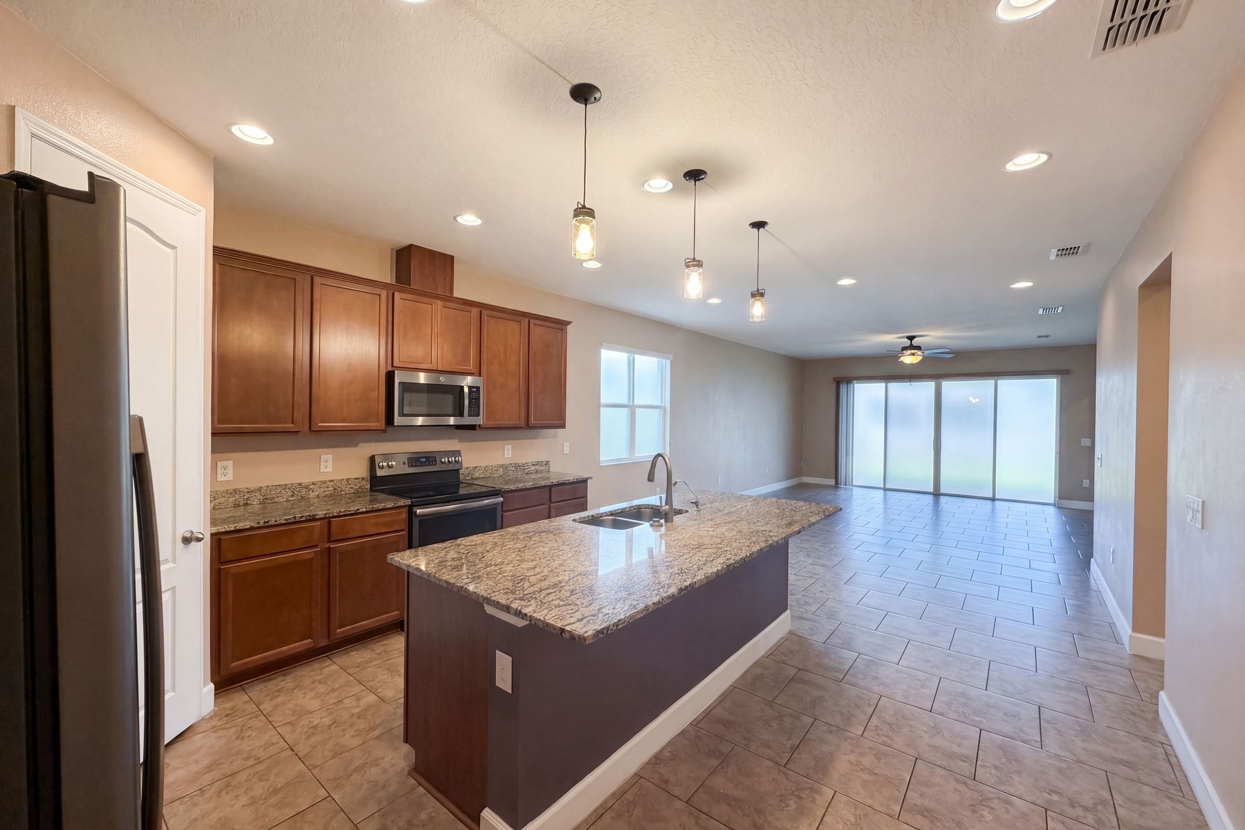 Photo 2 of 20 of 480 Buchannan Dr, Davenport, FL