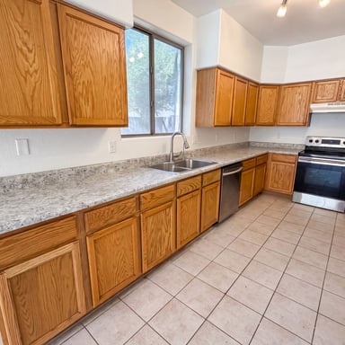 Property photo 2 of 800 S Bedford Dr
