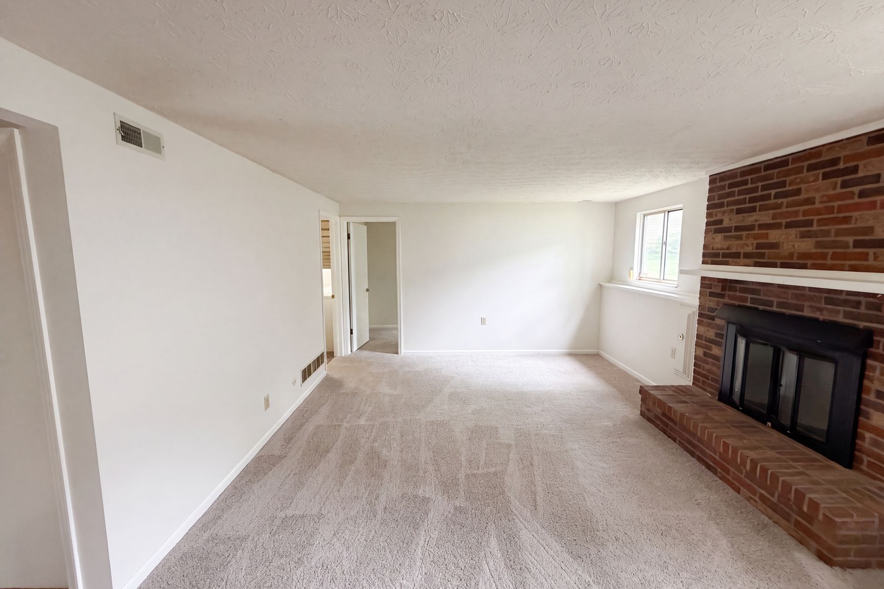 Property photo 3 of 3920 Cedric Ln