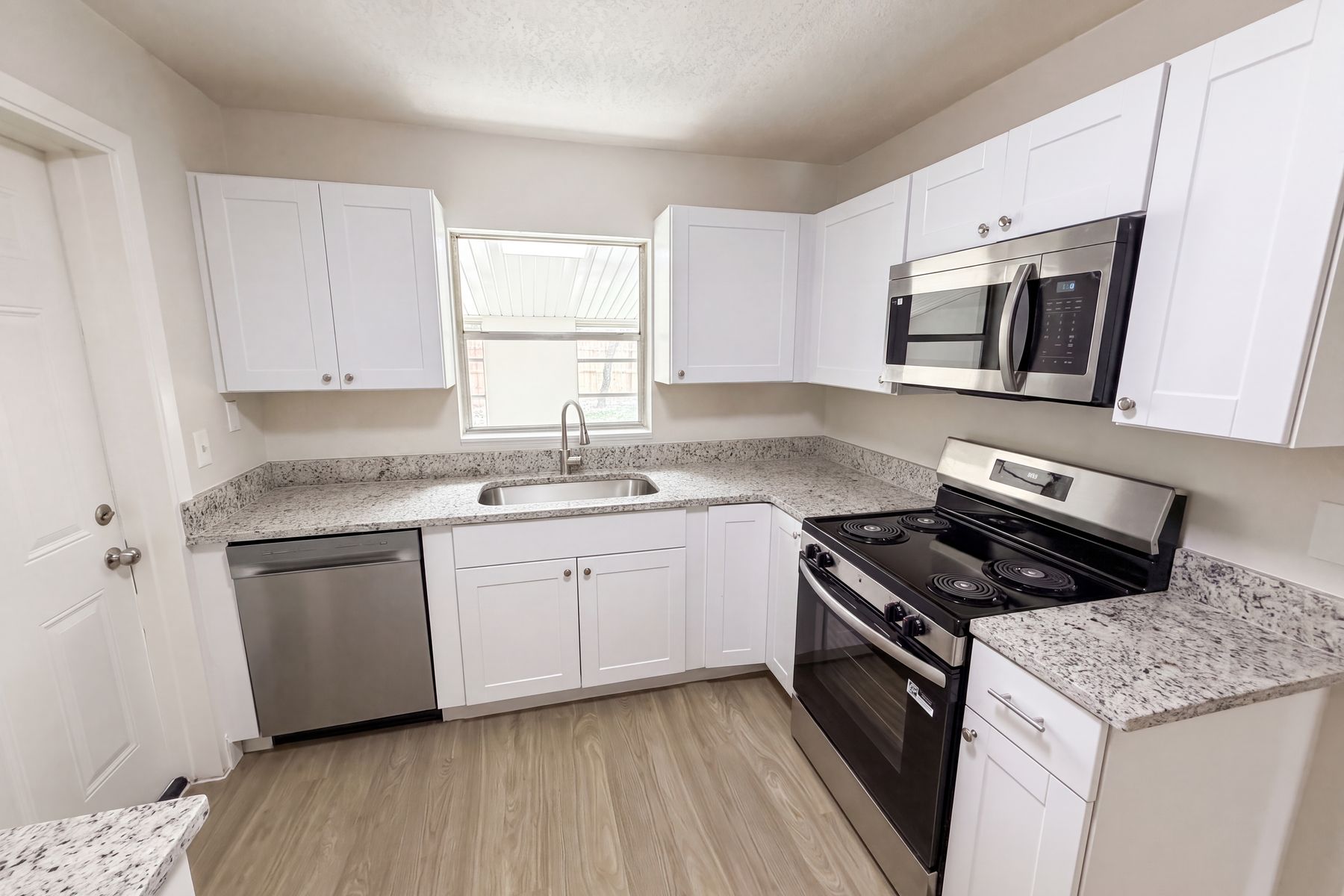 Photo 2 of 23 of 585 Hewett Dr, Orlando, FL