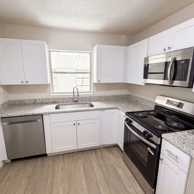 Property photo 2 of 585 Hewett Dr