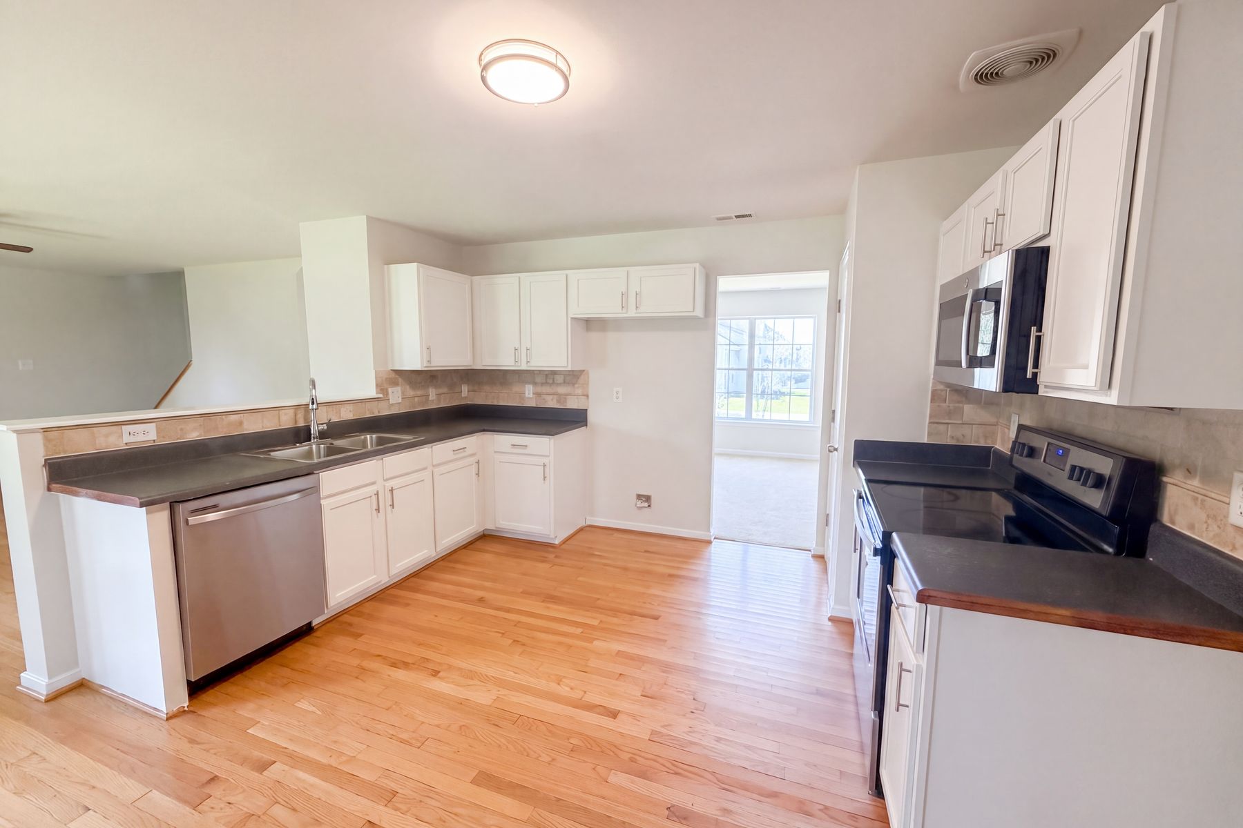 Photo 2 of 19 of 3016 Heather Ridge Dr, Henrico, VA