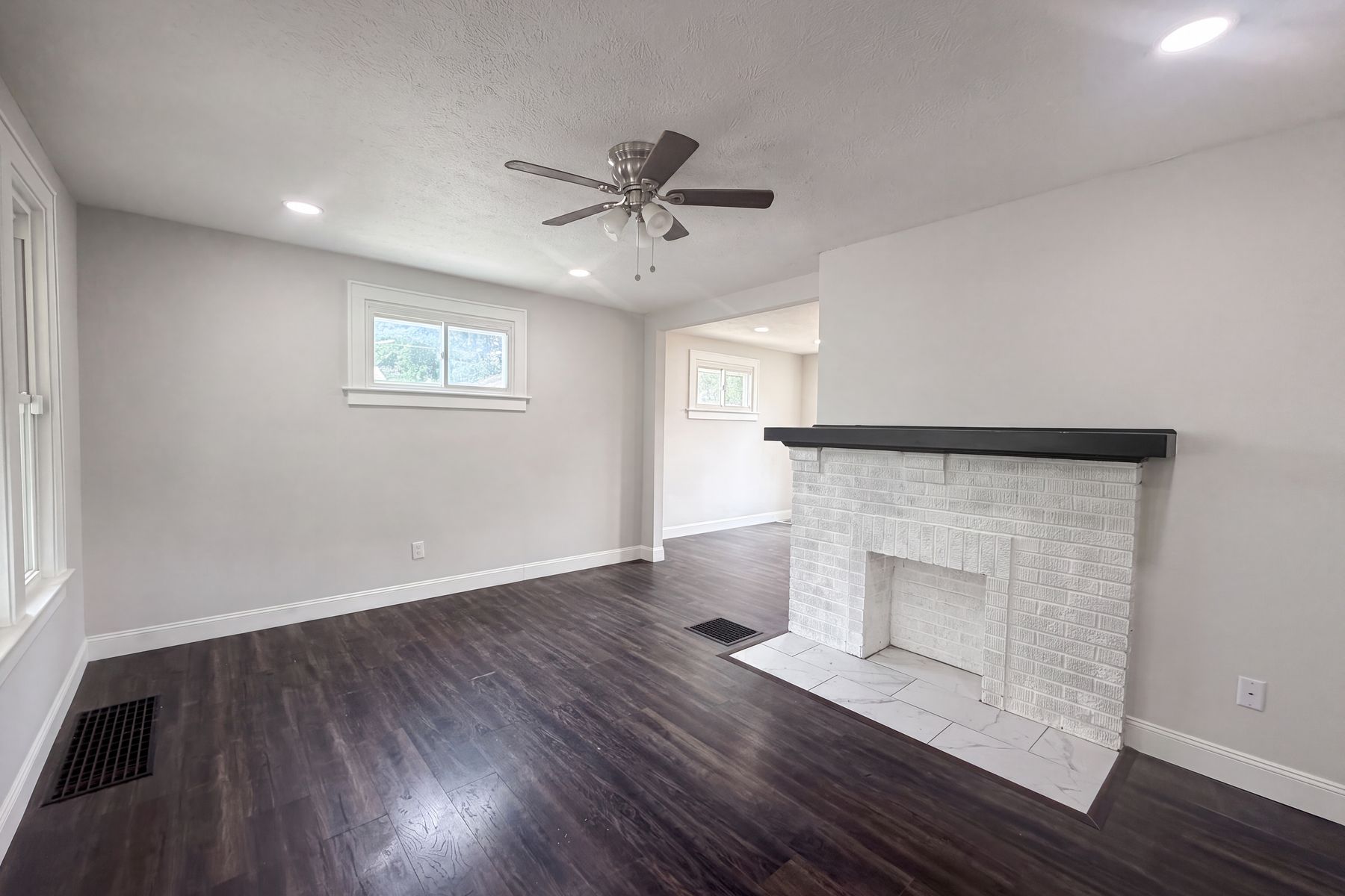 Property photo 3 of 965 Stewart Ave