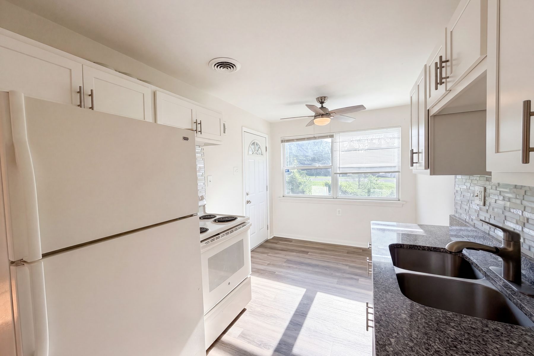 Photo 2 of 18 of 1136 Burch Ln, Saint Louis, MO