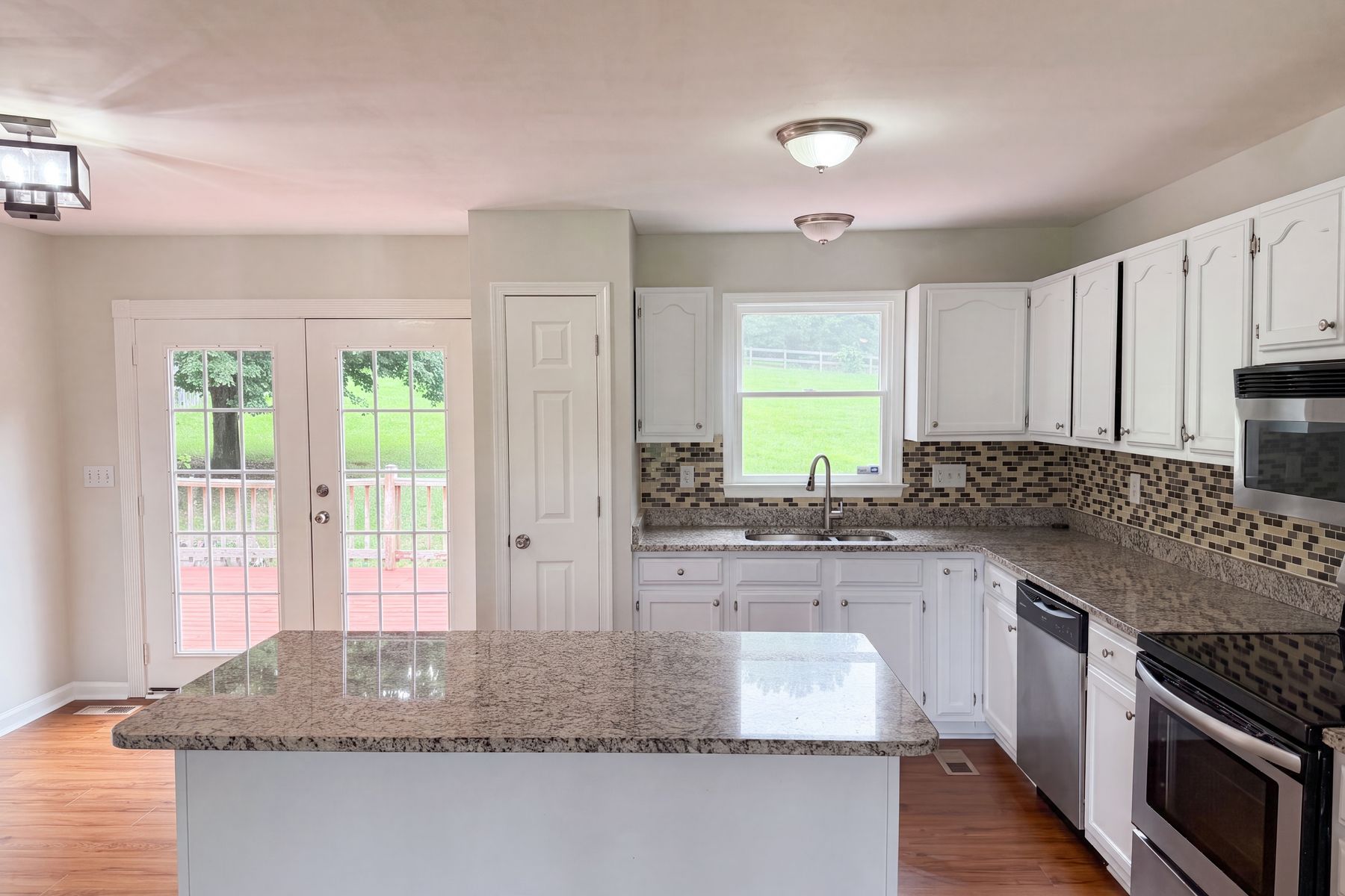 Photo 2 of 22 of 8749 Christopher Ln, Warrenton, VA
