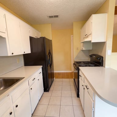 Property photo 2 of 908 Hackberry St