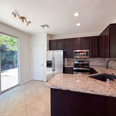 Property photo 2 of 2805 Aquamarine Cir