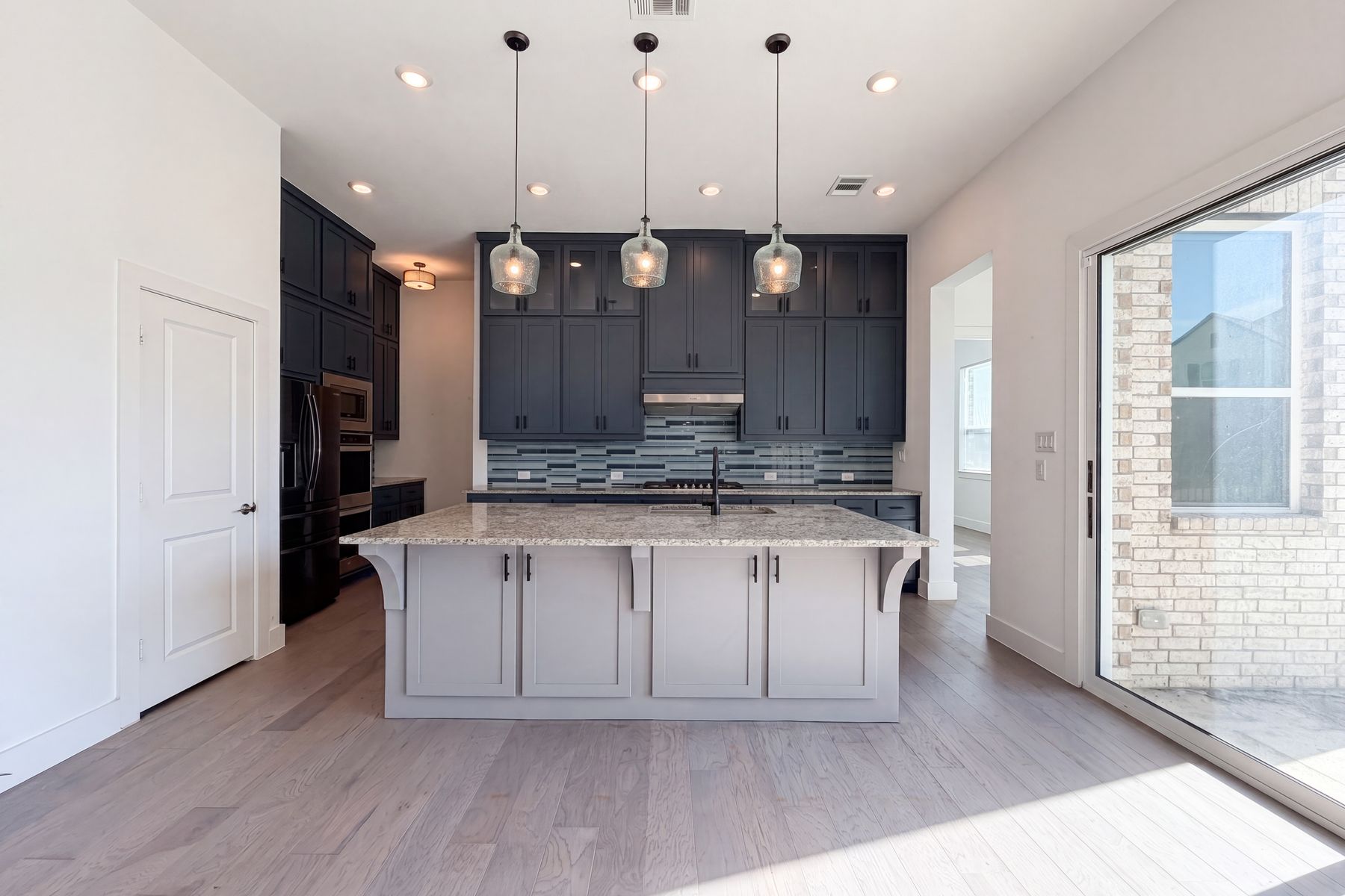 Photo 2 of 34 of 8200 Bethpage Dr, McKinney, TX