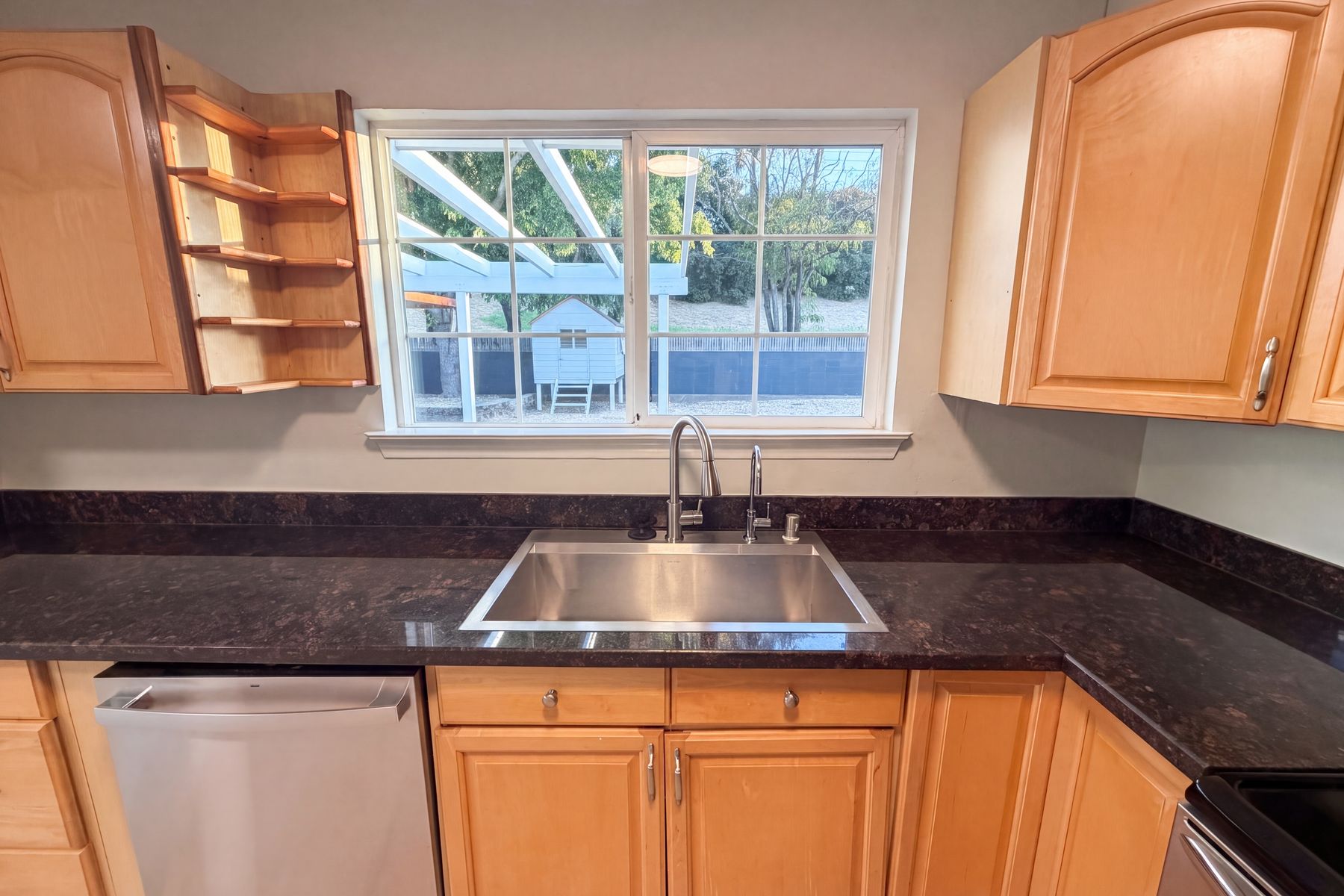 Property photo 3 of 112 Aster Ct