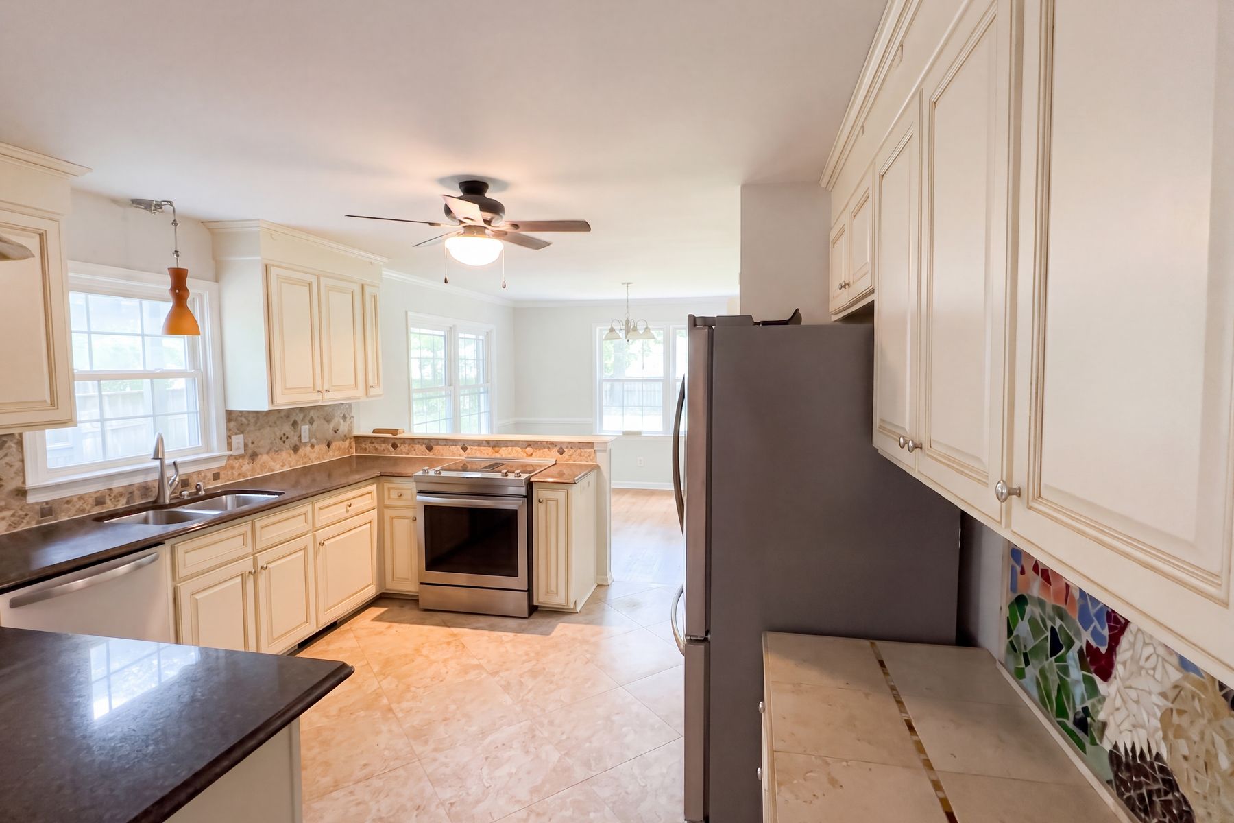 Photo 2 of 26 of 101 Bonito Dr, Yorktown, VA