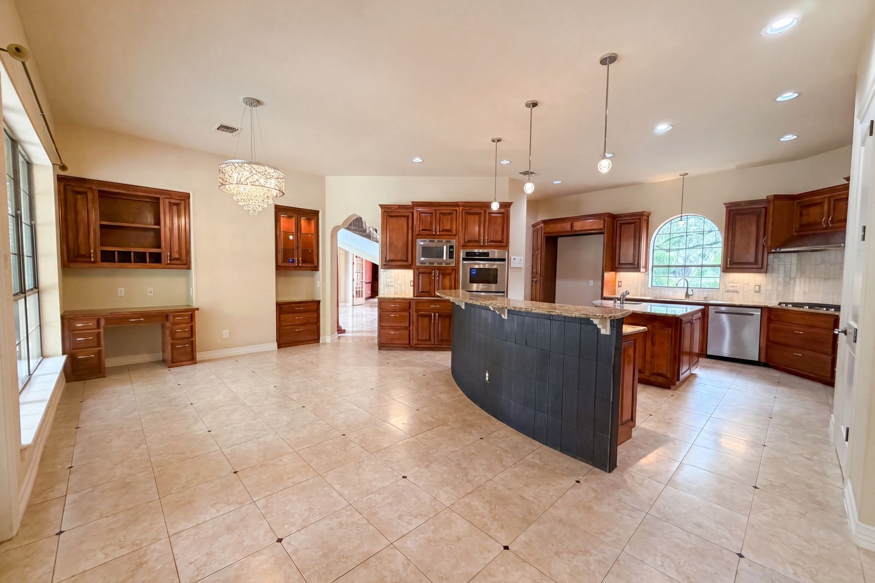 Photo 2 of 26 of 20646 Wahl Ln, San Antonio, TX