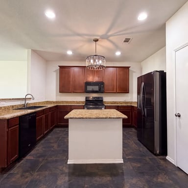 Property photo 2 of 1411 Niagara Falls Ct