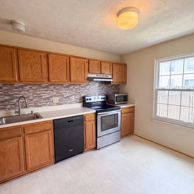 Property photo 2 of 2726 Crestwick Pl