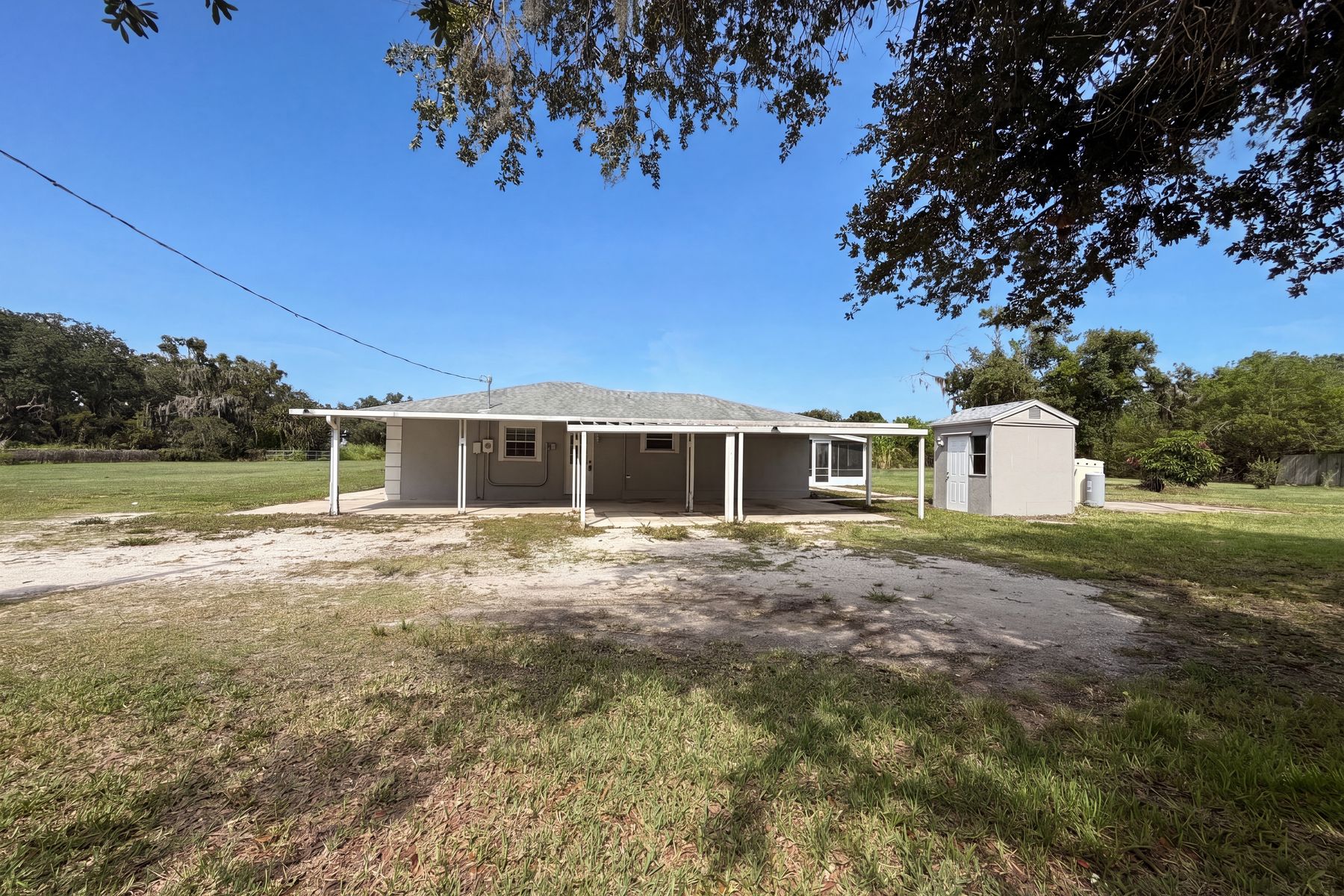 Photo 2 of 34 of 2805 105th St E, Palmetto, FL