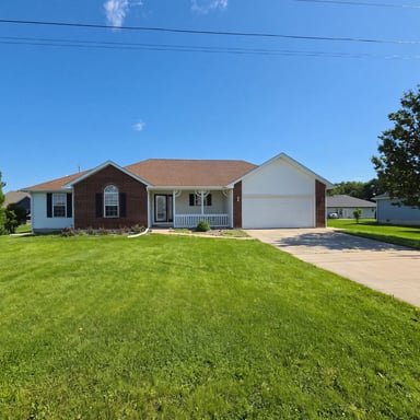 Property photo 1 of 215 W Gano Chance Dr
