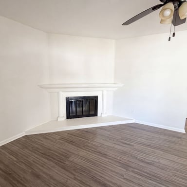 Property photo 3 of 322 E Mariposa Dr