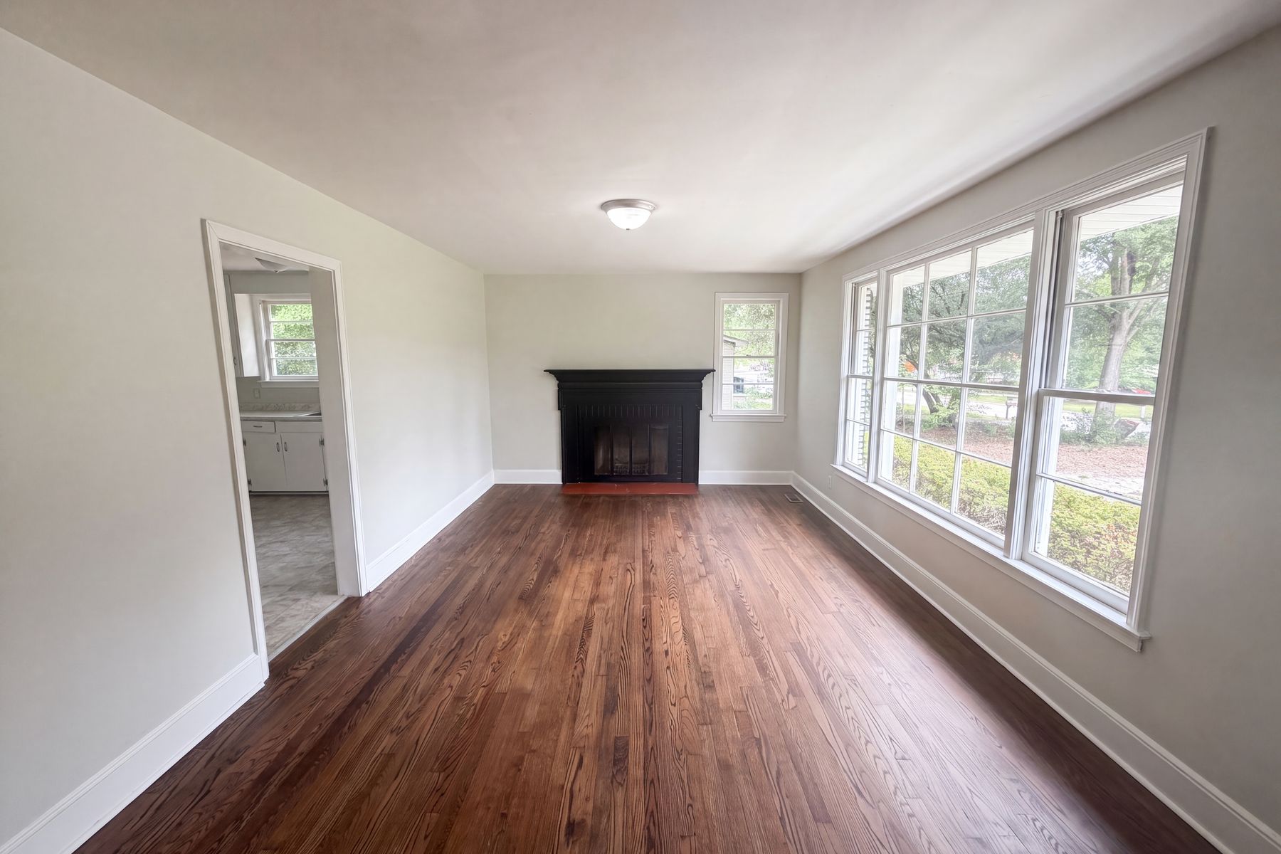 Property photo 3 of 1937 Beckley Dr