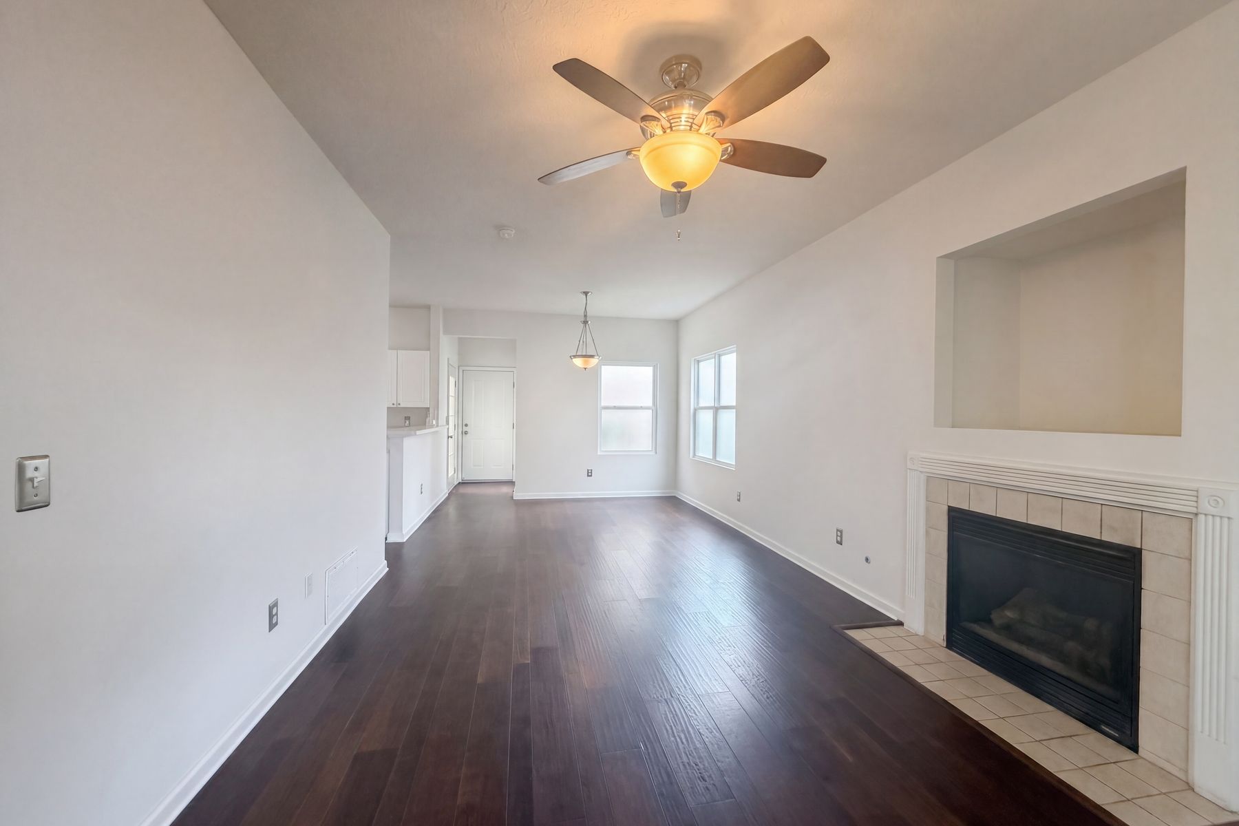 Property photo 3 of 825 Summerville Dr