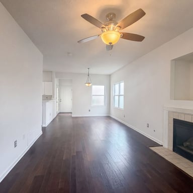 Property photo 3 of 825 Summerville Dr