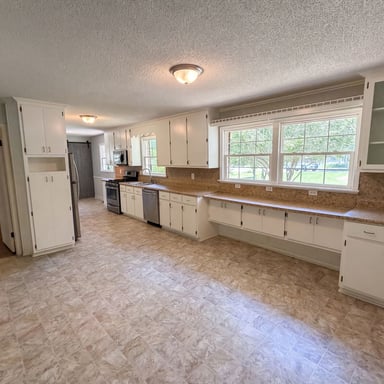 Property photo 2 of 104 Round Knob Rd