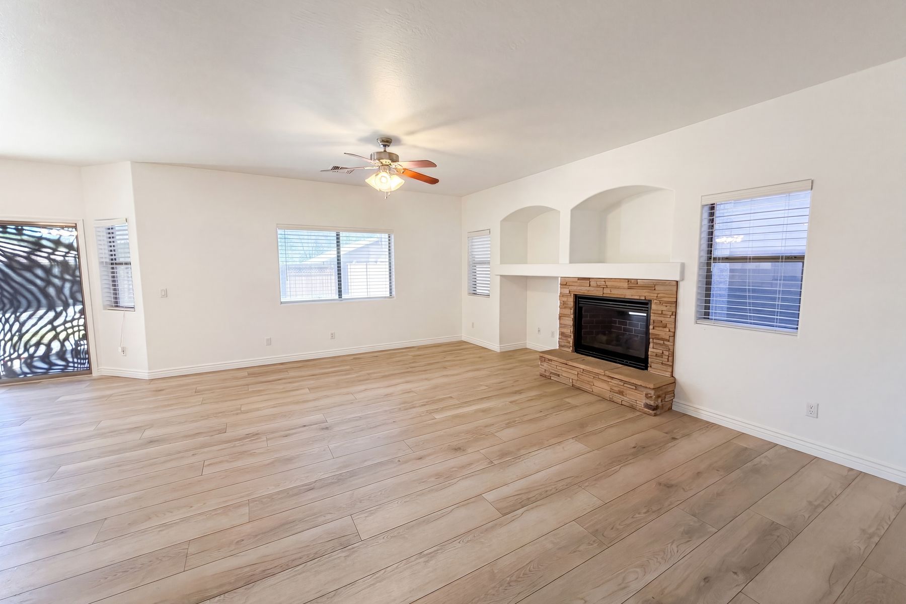Property photo 3 of 17249 W Cocopah St