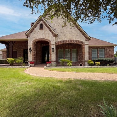 Property photo 1 of 1930 Fair Oaks Ln