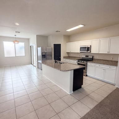 Property photo 2 of 30970 W Amelia Ave