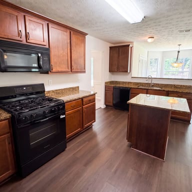 Property photo 2 of 1672 Bennett Dr