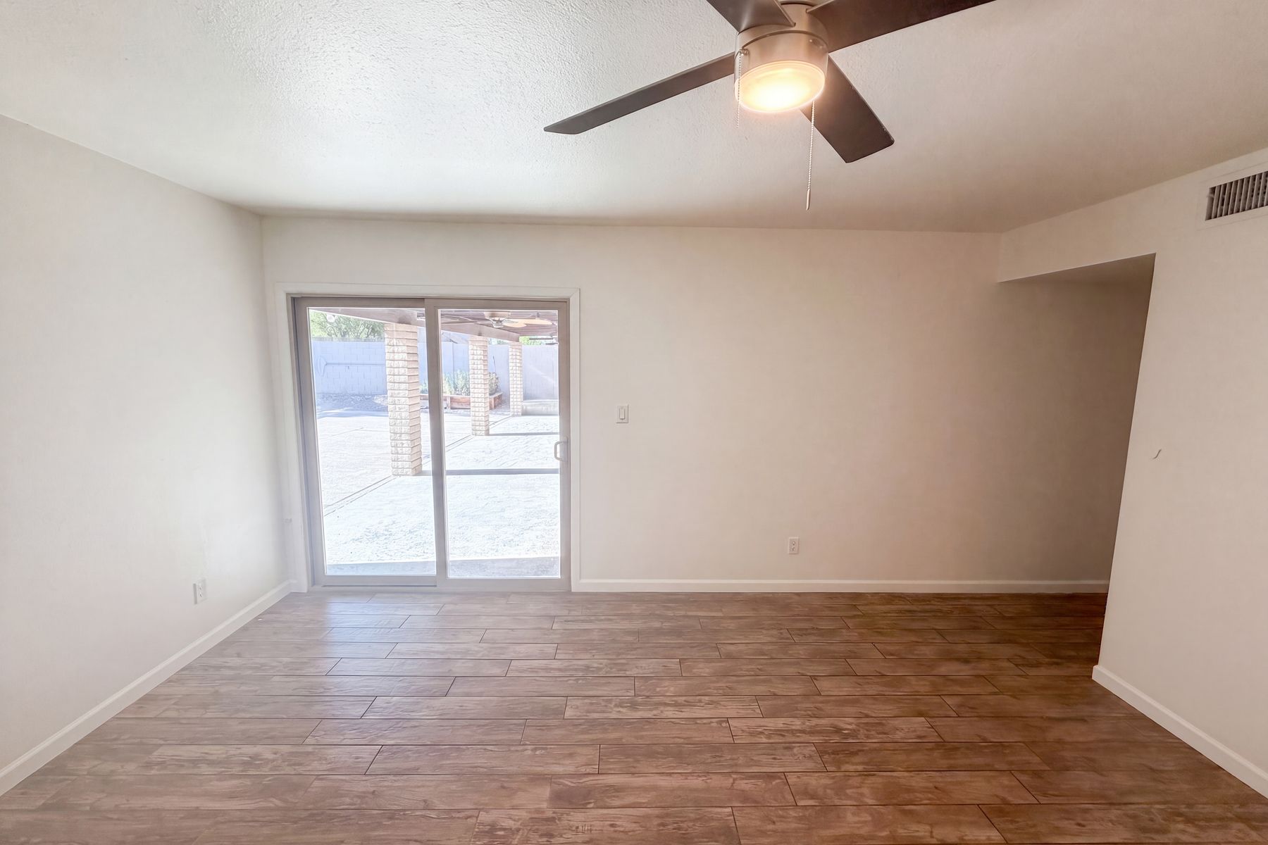 Property photo 3 of 16207 N 11th Pl