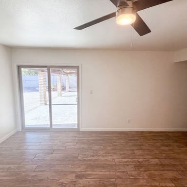Property photo 3 of 16207 N 11th Pl