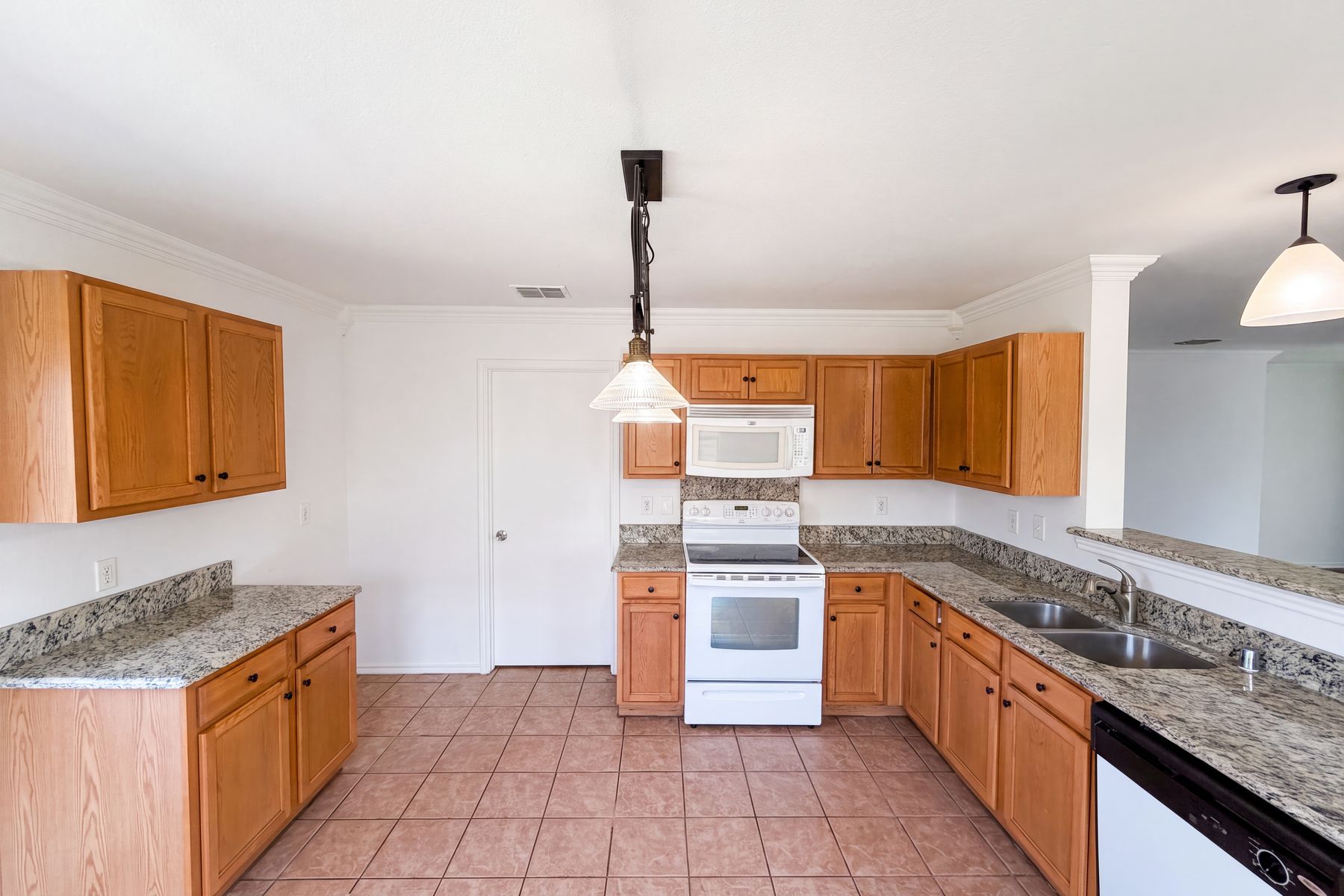 Photo 2 of 18 of 6200 St James Pl, Denton, TX