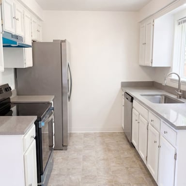 Property photo 2 of 4927 Trade Wind Ave N