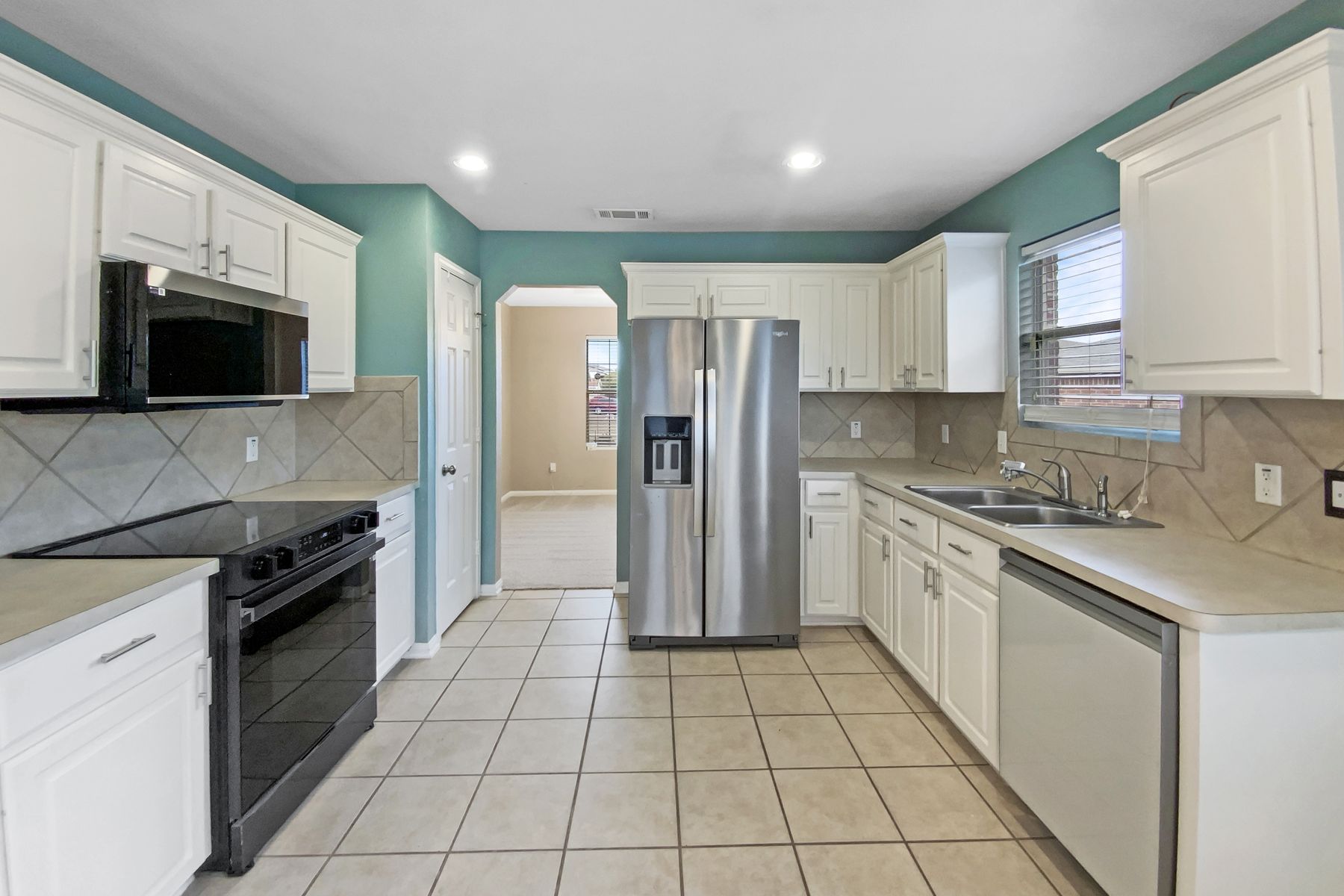 Photo 2 of 16 of 5202 Oster Dr, Killeen, TX