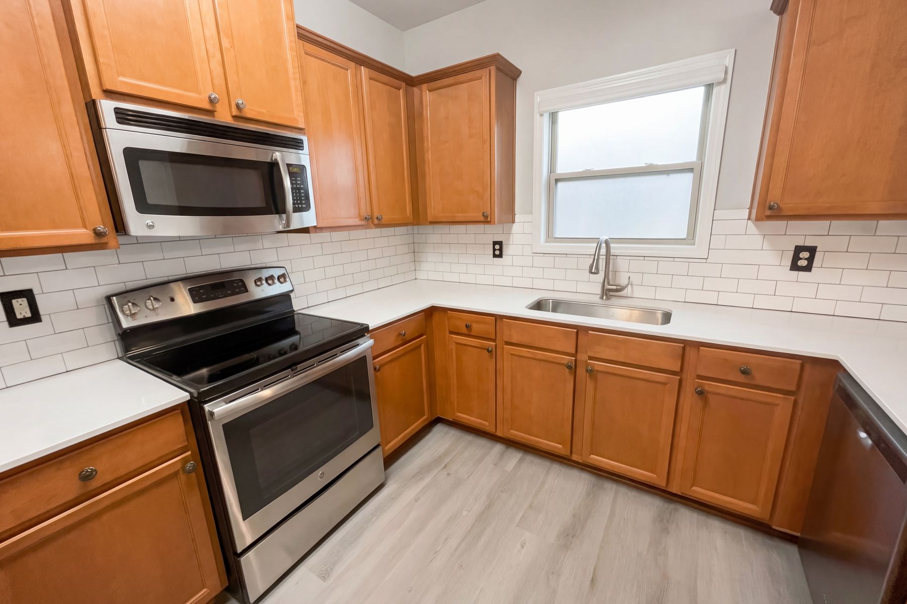Photo 2 of 19 of 220 Madison Ave, Acworth, GA