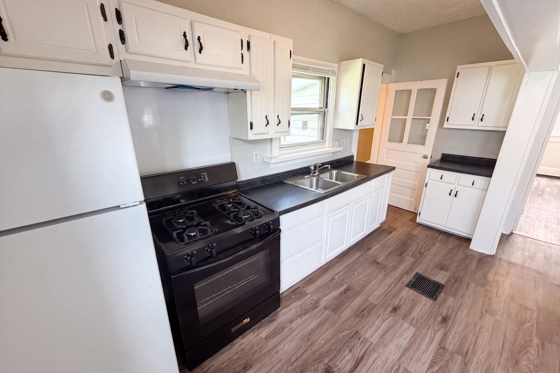 Photo 2 of 18 of 314 Bernard Ave, Indianapolis, IN