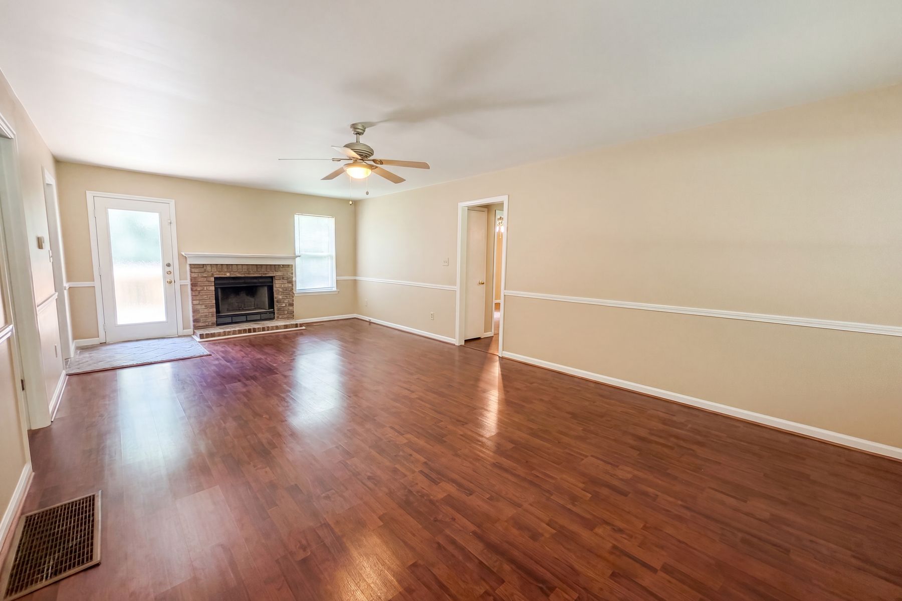 Property photo 3 of 2813 Wood Dr NE