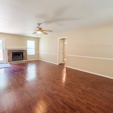 Property photo 3 of 2813 Wood Dr NE