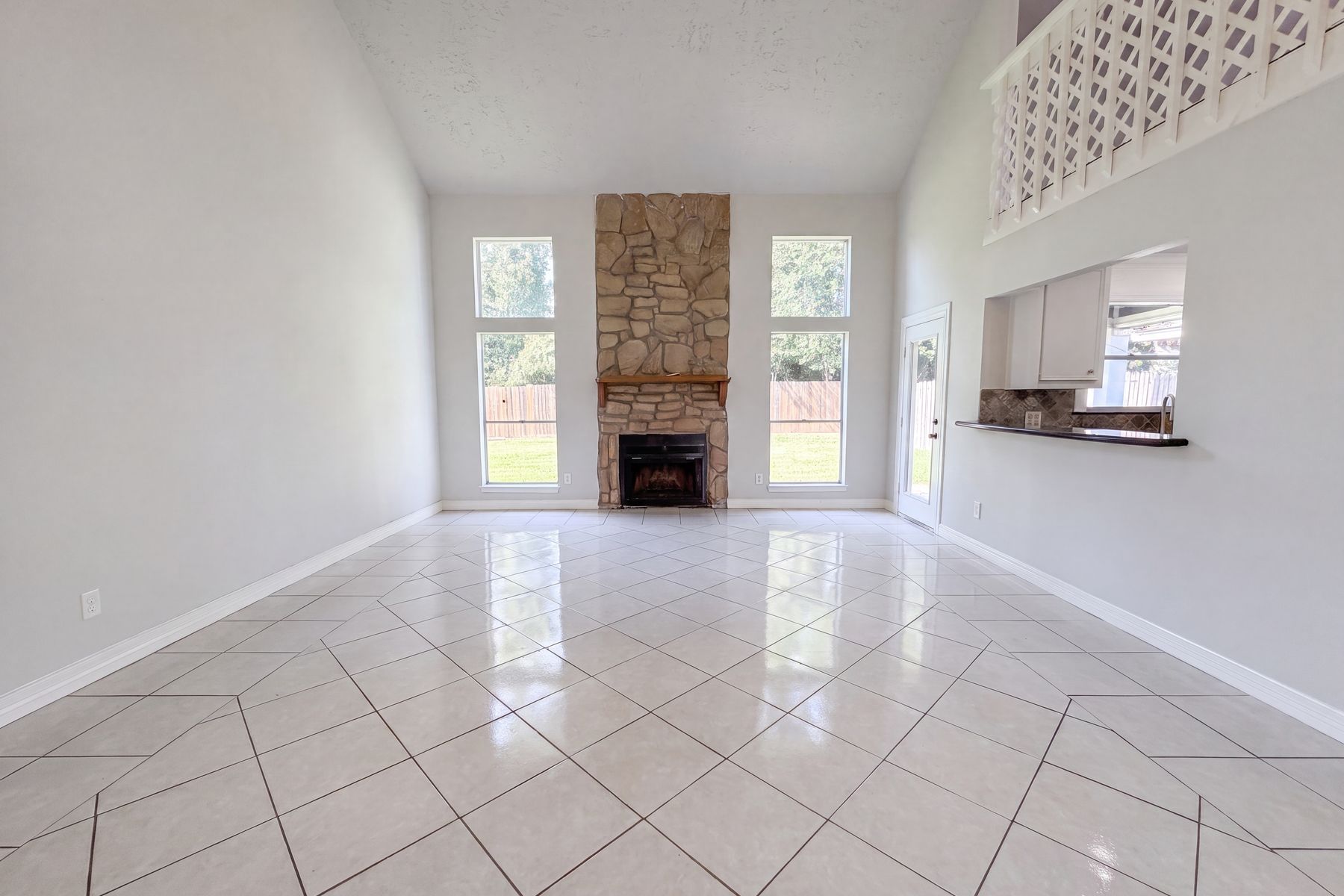 Property photo 3 of 3542 Nutwood Ln