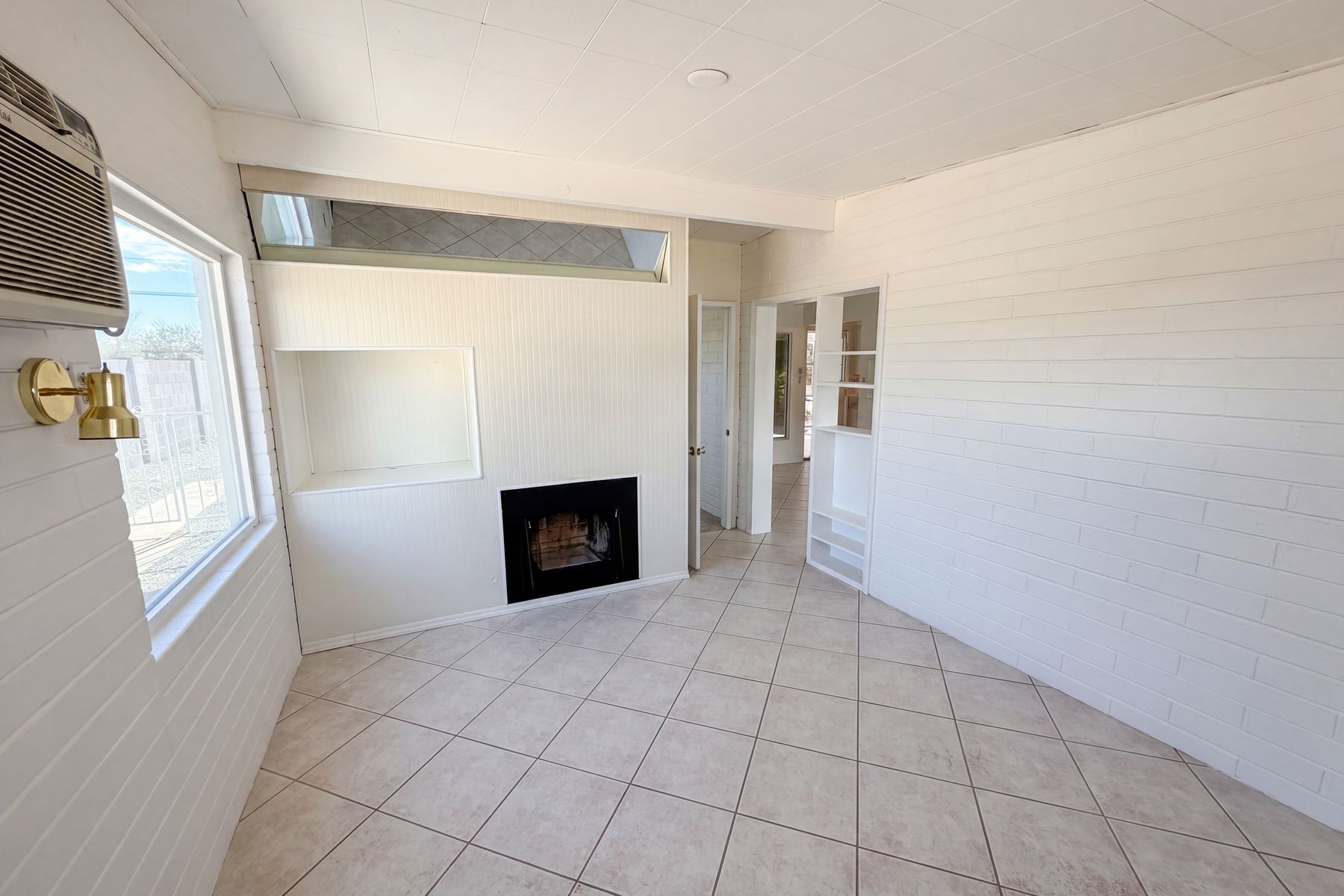 Property photo 3 of 650 S Kenyon Dr