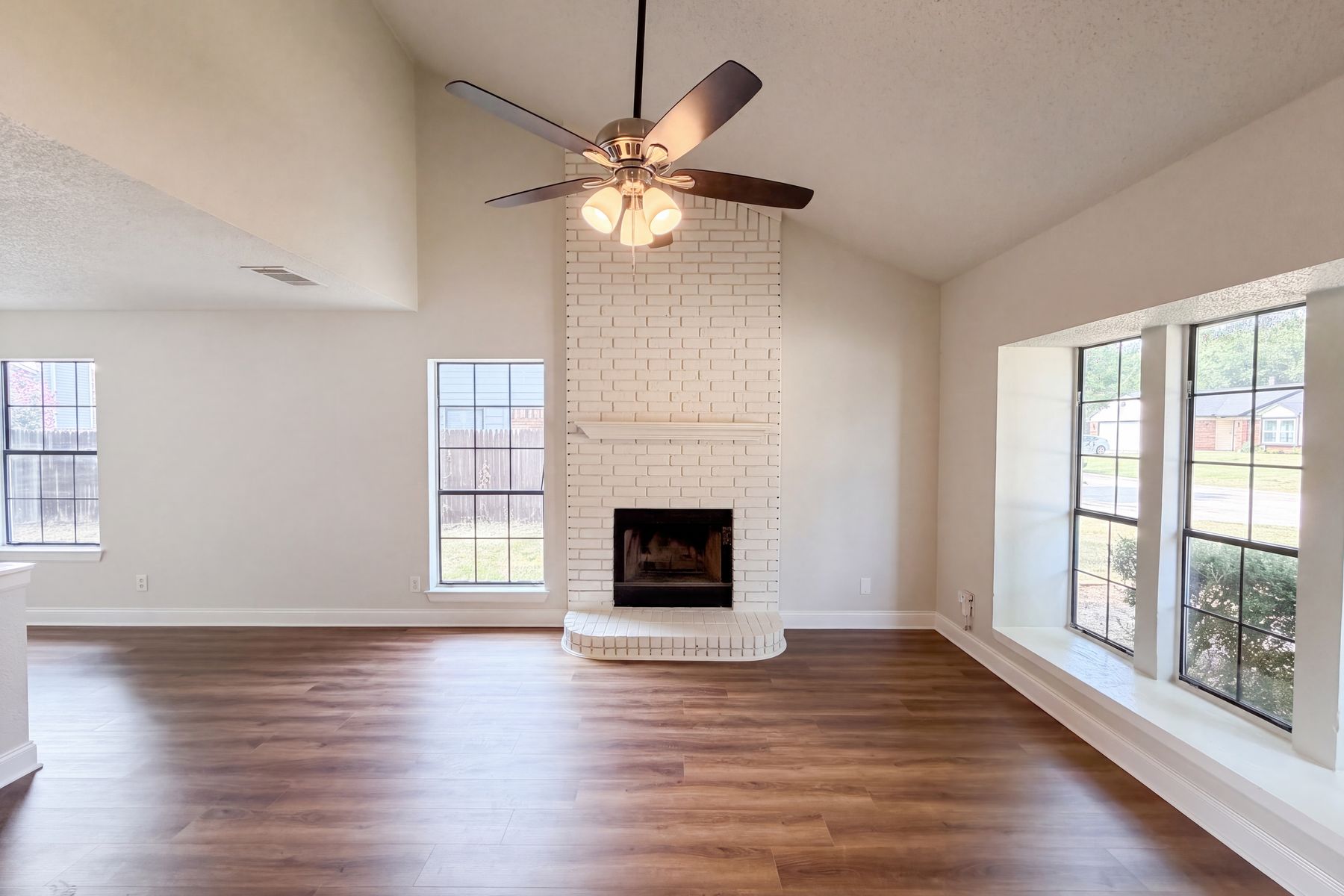 Property photo 3 of 3610 Clearview Dr