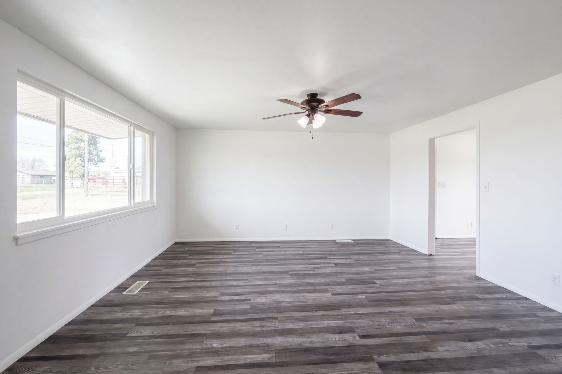 Property photo 3 of 408 N 1500 W