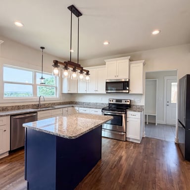 Property photo 2 of 1707 Aster Dr