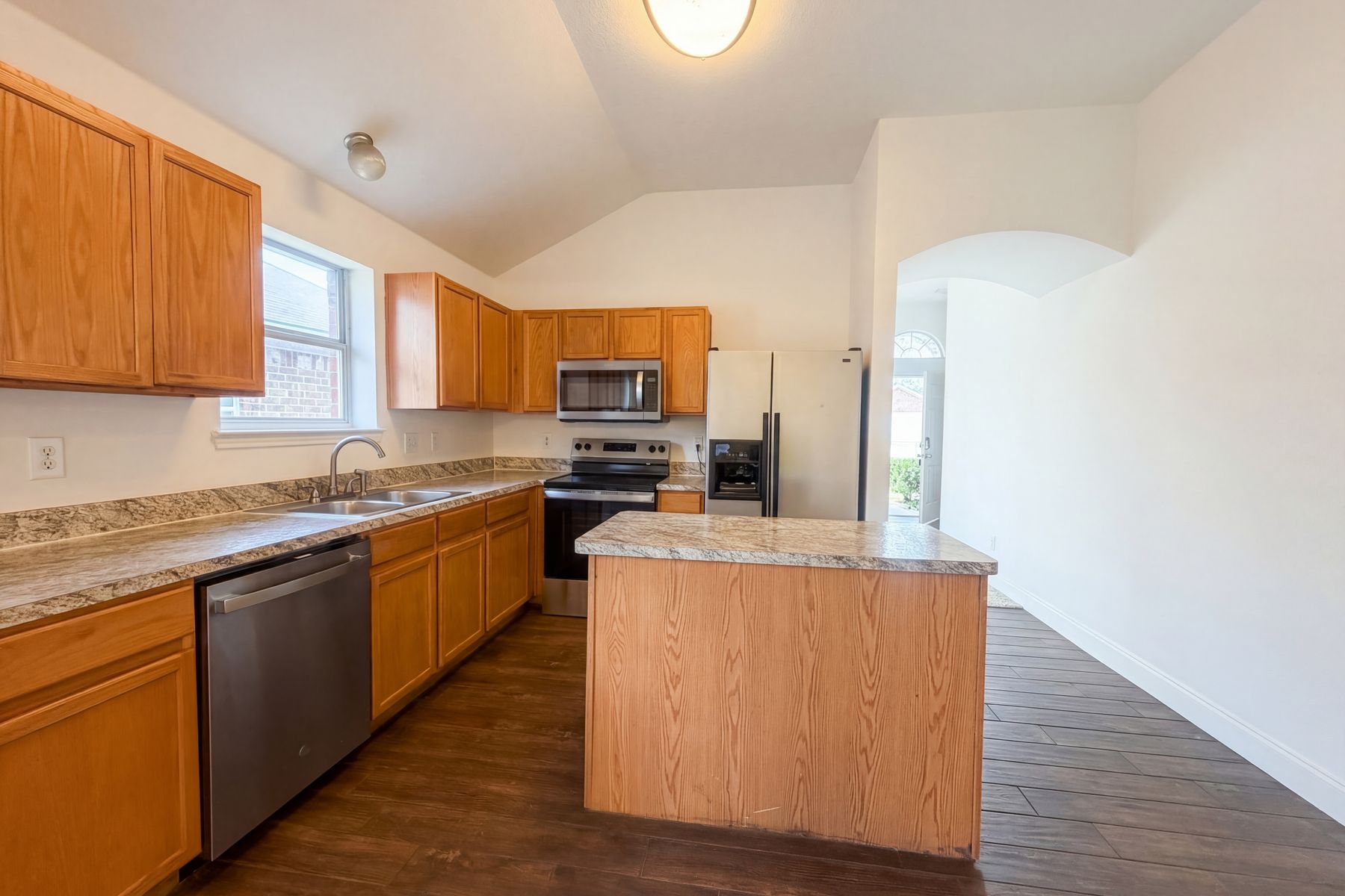 Photo 2 of 19 of 2563 Taos Dr, Grand Prairie, TX