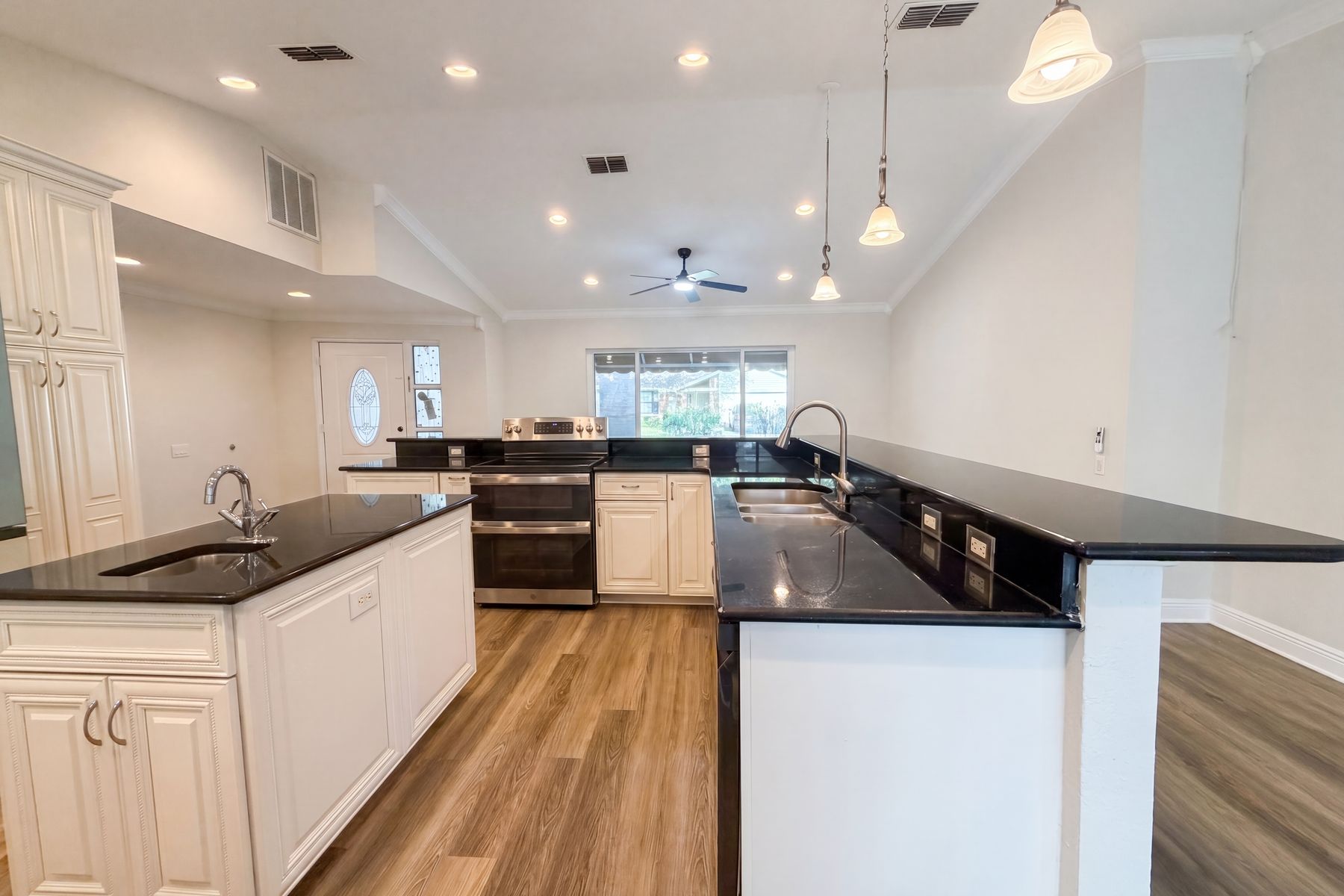 Photo 2 of 40 of 37 Osprey St, Safety Harbor, FL