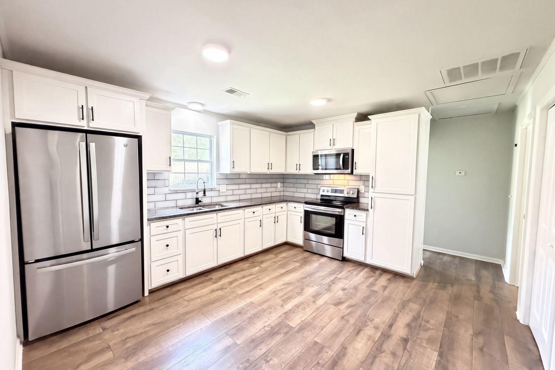 Photo 2 of 16 of 10244 Gloman Ct, Mint Hill, NC